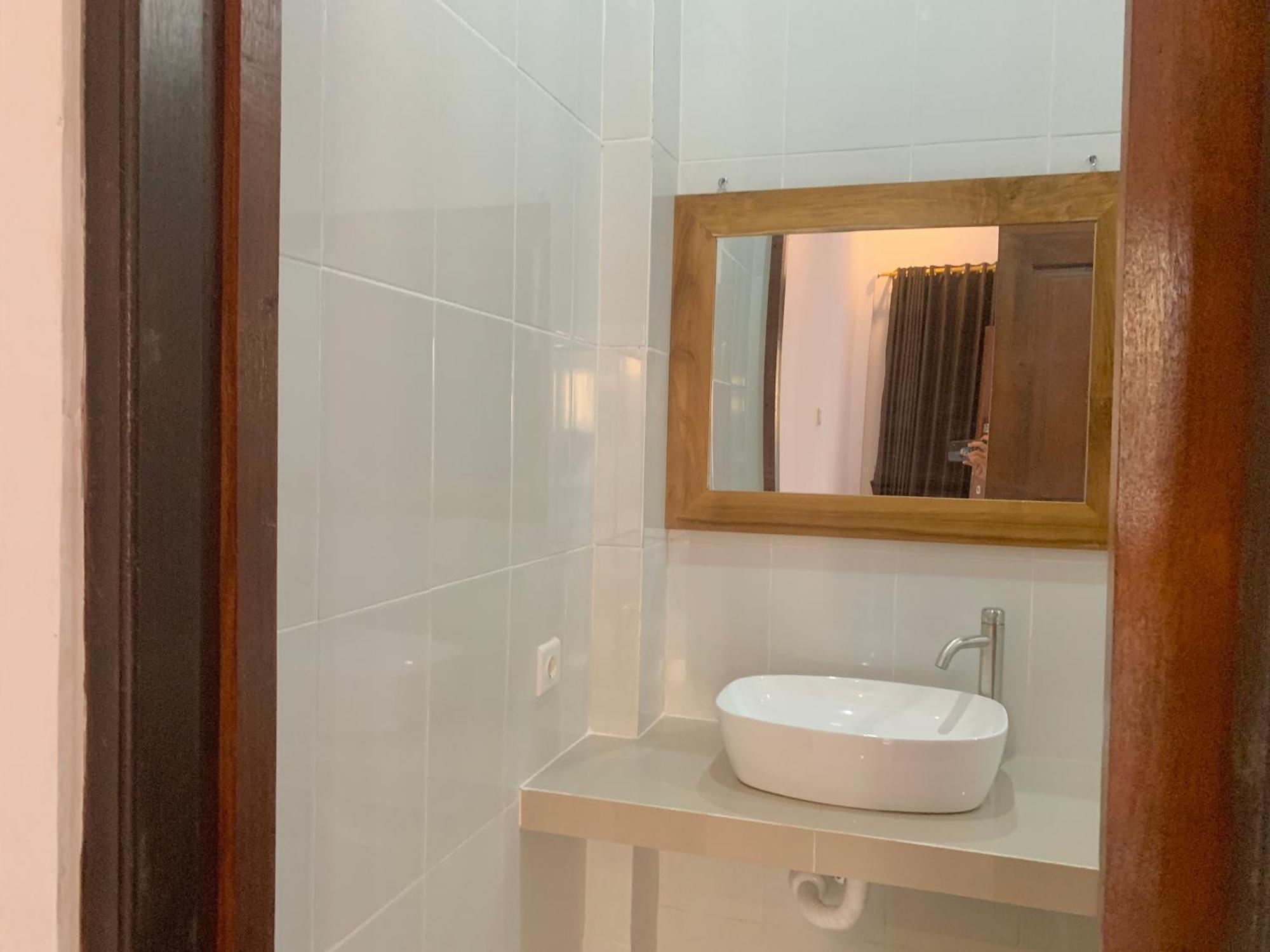 The Lima Home Stay In Canggu Екстериор снимка