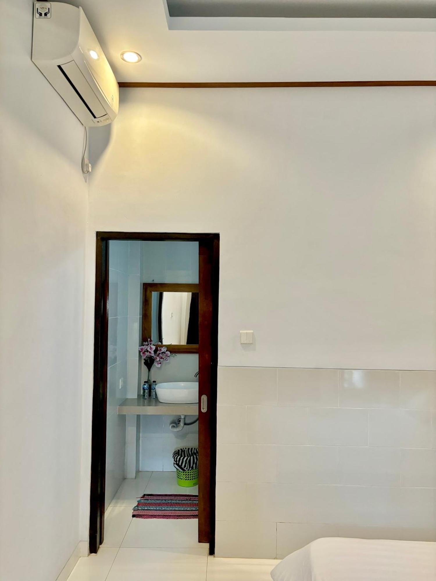 The Lima Home Stay In Canggu Екстериор снимка